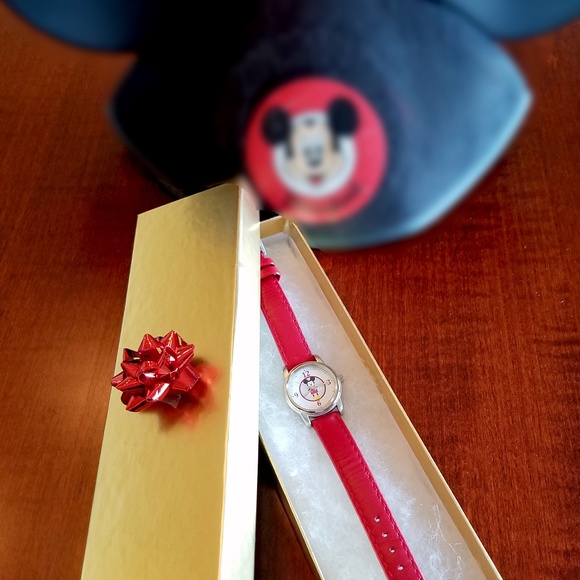 Micky Mouse Disney Watch Red Band - Picture 1 of 8